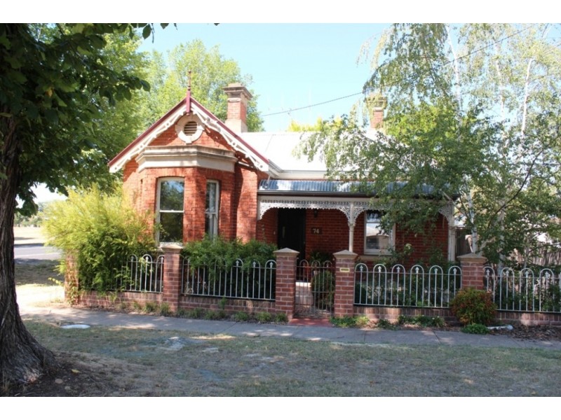 74 Lambert Street, Bathurst NSW 2795