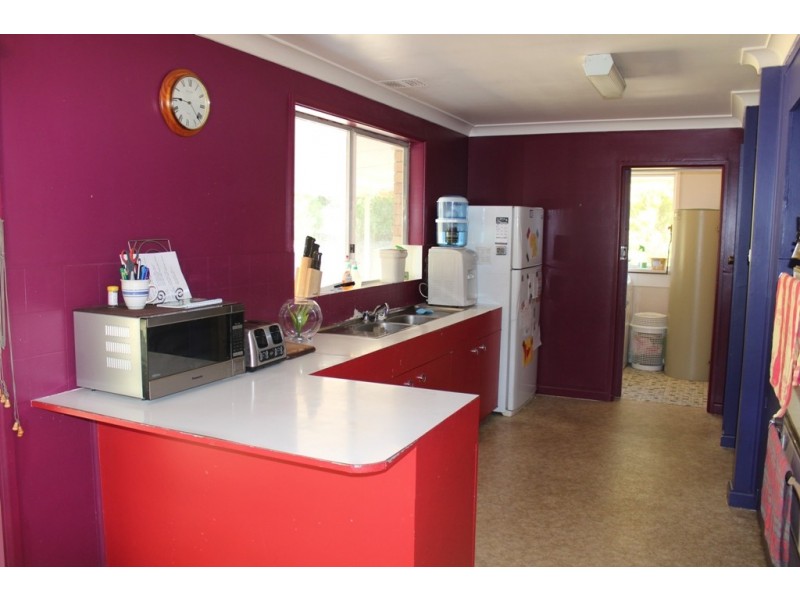 43 Rayburn Drive, Bathurst NSW 2795