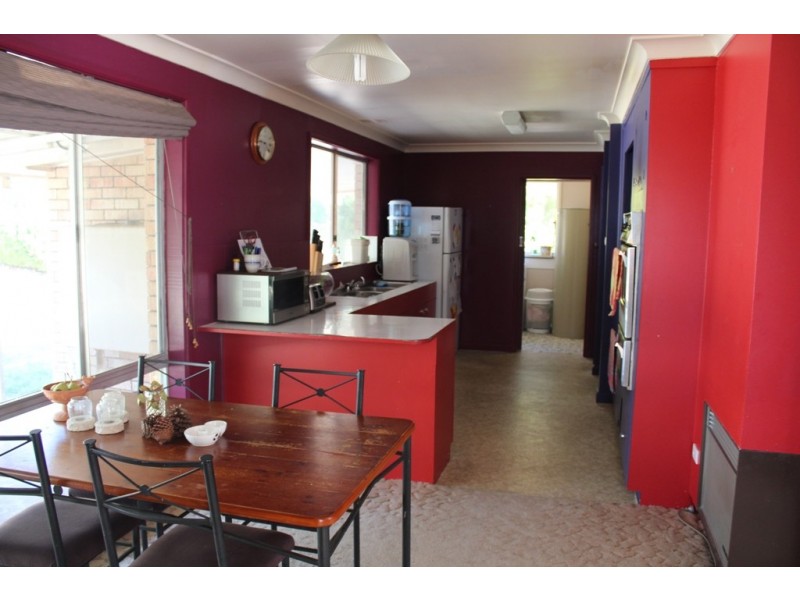 43 Rayburn Drive, Bathurst NSW 2795