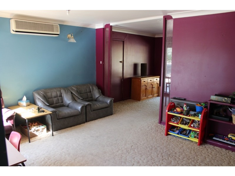 43 Rayburn Drive, Bathurst NSW 2795