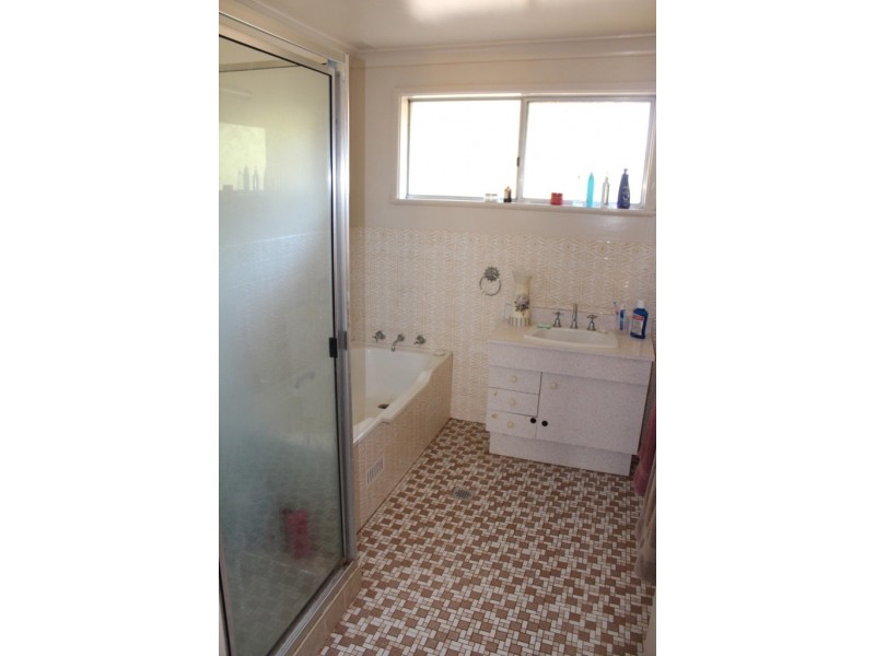 43 Rayburn Drive, Bathurst NSW 2795