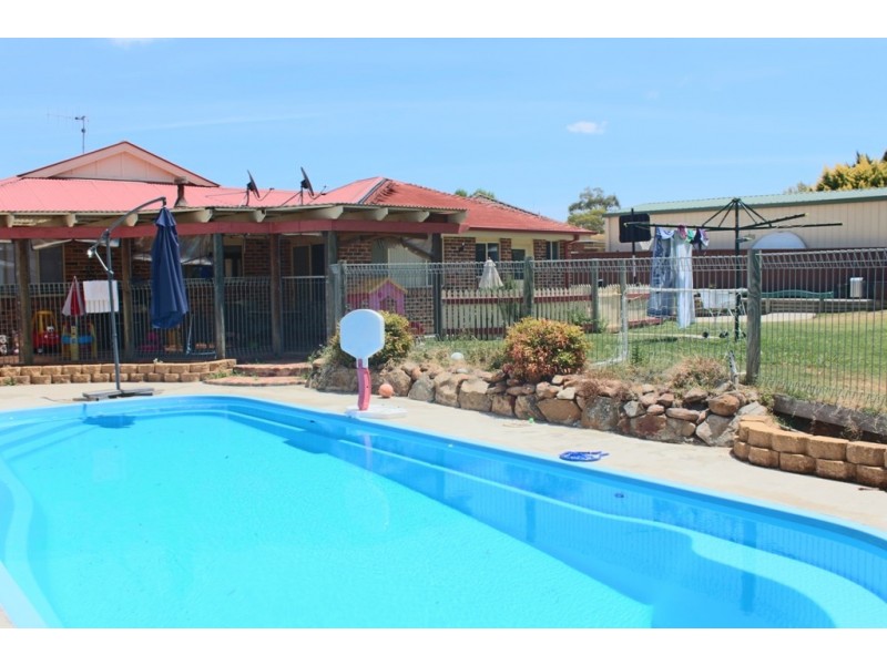 56 Hollyhock Place, Bathurst NSW 2795
