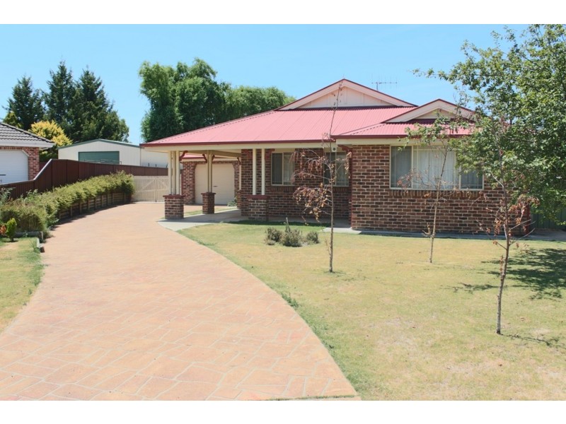 56 Hollyhock Place, Bathurst NSW 2795