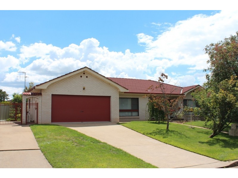 6 Dunrossil Crescent, West Bathurst NSW 2795