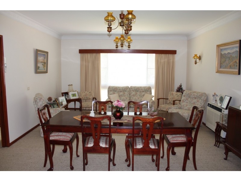 6 Dunrossil Crescent, West Bathurst NSW 2795