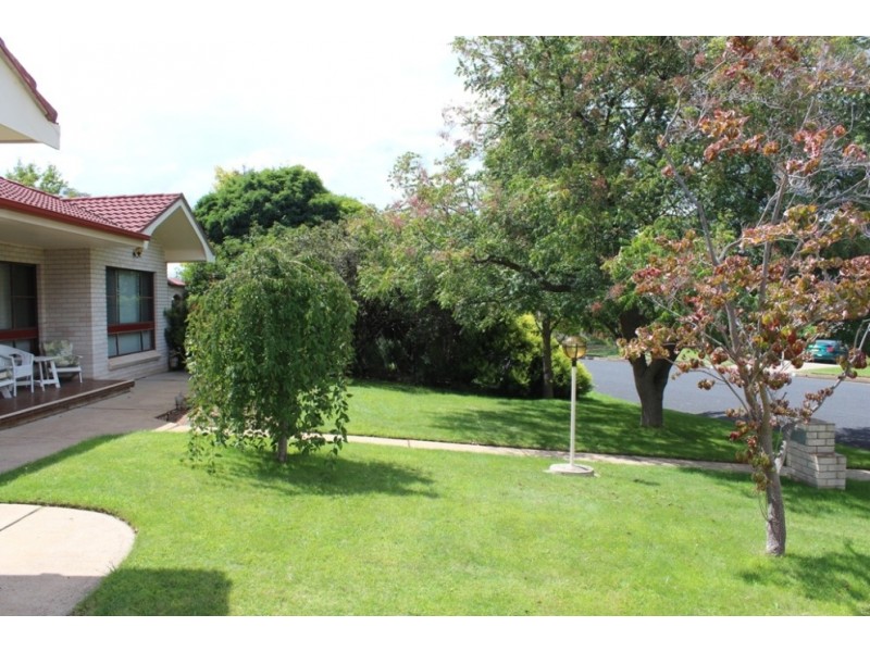 6 Dunrossil Crescent, West Bathurst NSW 2795