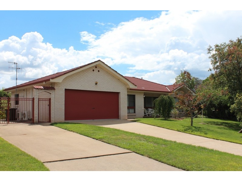 6 Dunrossil Crescent, West Bathurst NSW 2795