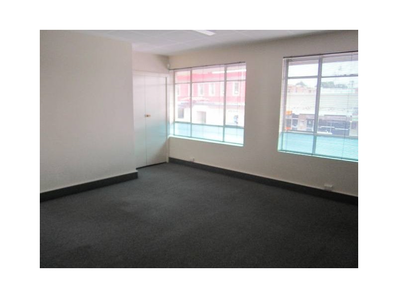 211 upstairs Howick Street, Bathurst NSW 2795