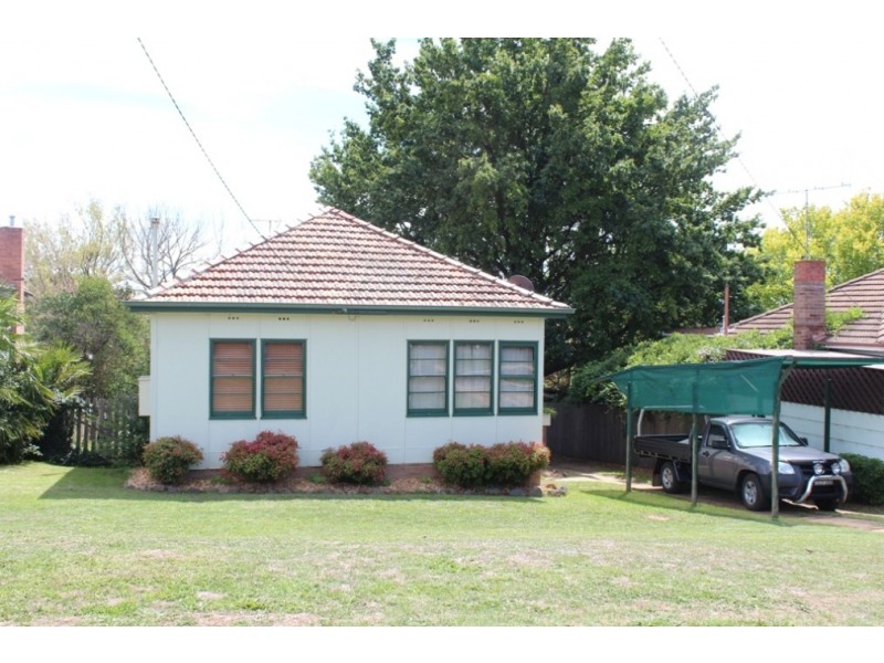 11 Daly Street, Bathurst NSW 2795