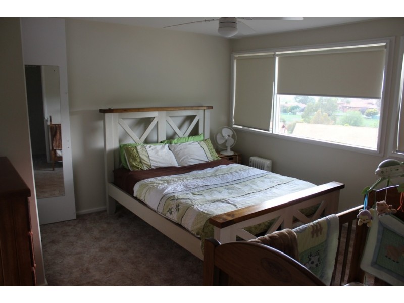 2 Middlemiss Place, West Bathurst NSW 2795