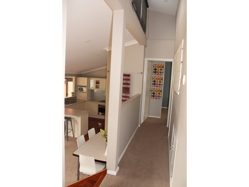 37 Valley View Close, Bathurst NSW 2795