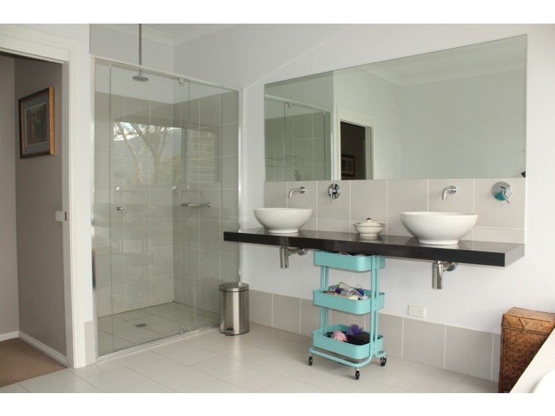 37 Valley View Close, Bathurst NSW 2795