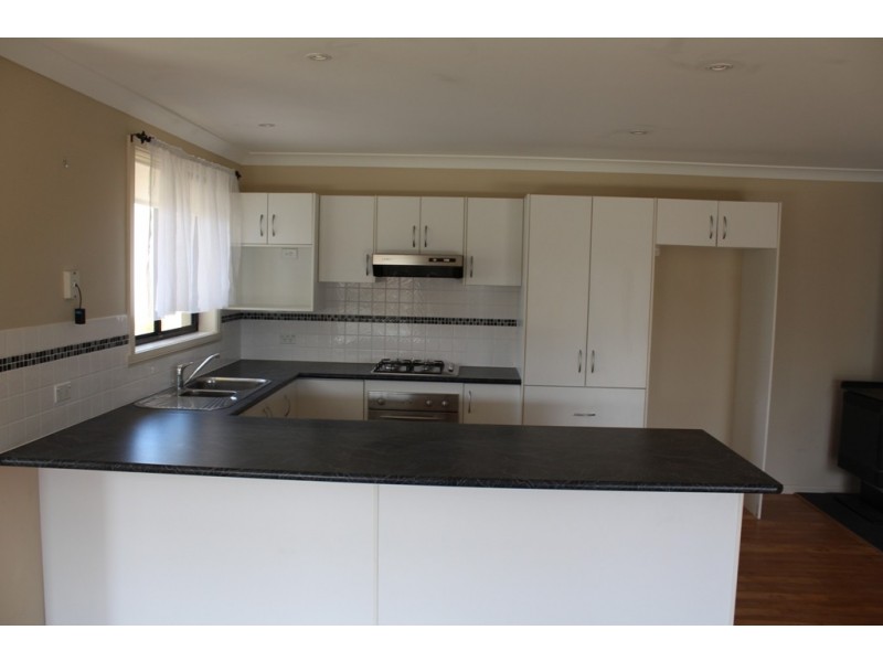 8 Shackleton Close, Windradyne NSW 2795