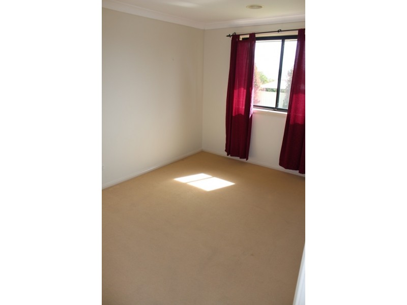 8 Shackleton Close, Windradyne NSW 2795