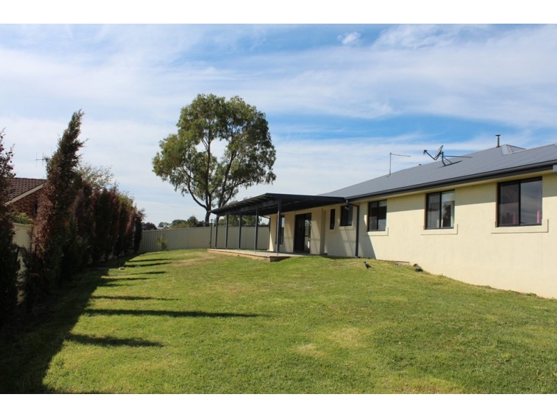 8 Shackleton Close, Windradyne NSW 2795