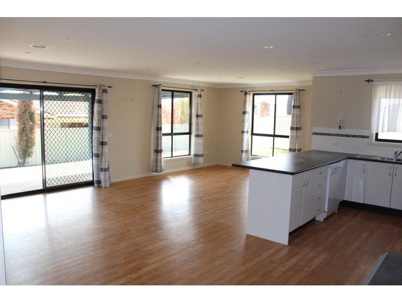 8 Shackleton Close, Windradyne NSW 2795