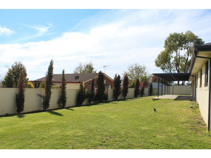 8 Shackleton Close, Windradyne NSW 2795
