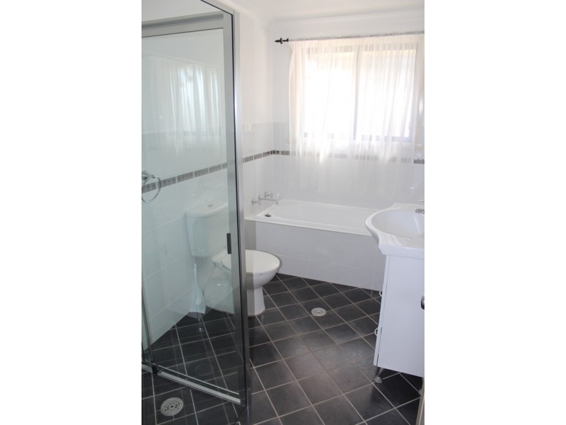 8 Shackleton Close, Windradyne NSW 2795