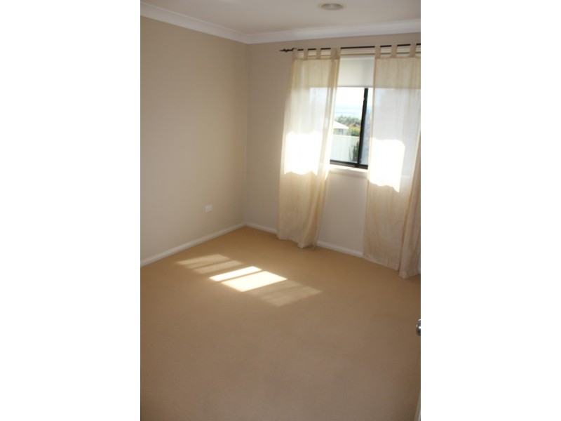 8 Shackleton Close, Windradyne NSW 2795