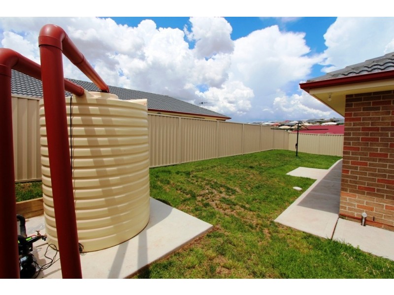 1 French Smith Place, Kelso NSW 2795