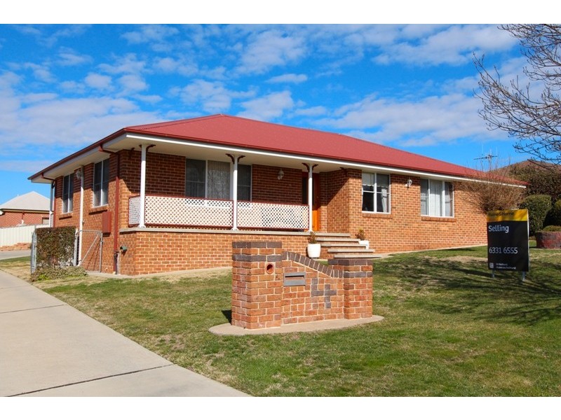 4 Scarborough Place, Bathurst NSW 2795