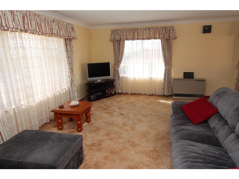 4 Scarborough Place, Bathurst NSW 2795