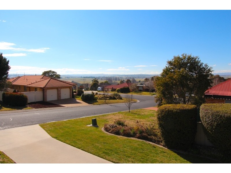 4 Scarborough Place, Bathurst NSW 2795