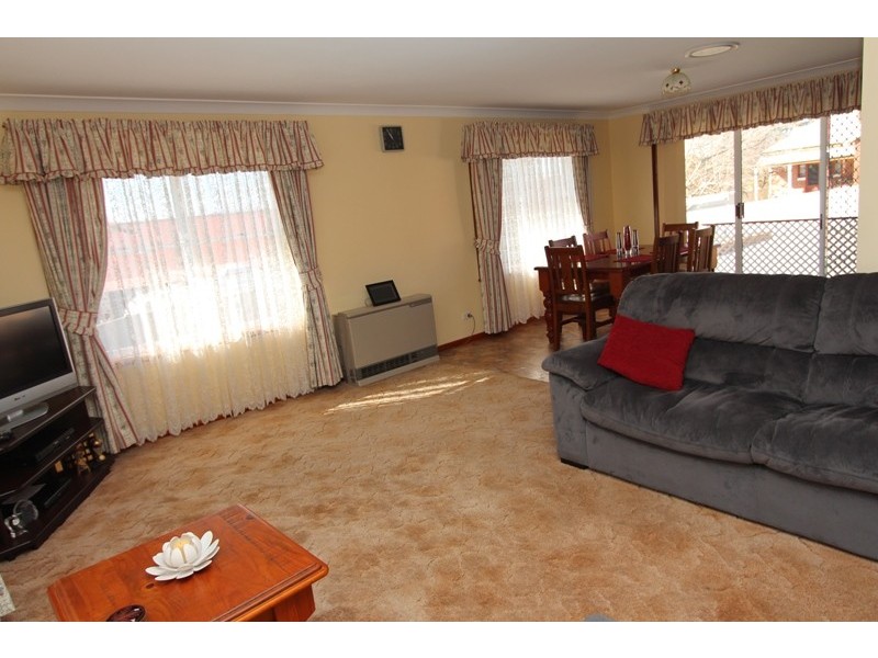 4 Scarborough Place, Bathurst NSW 2795