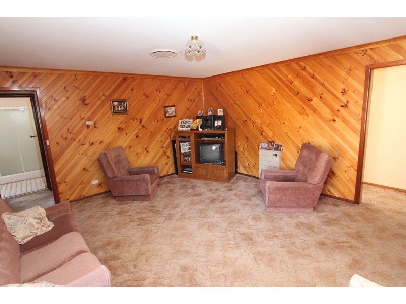 4 Scarborough Place, Bathurst NSW 2795