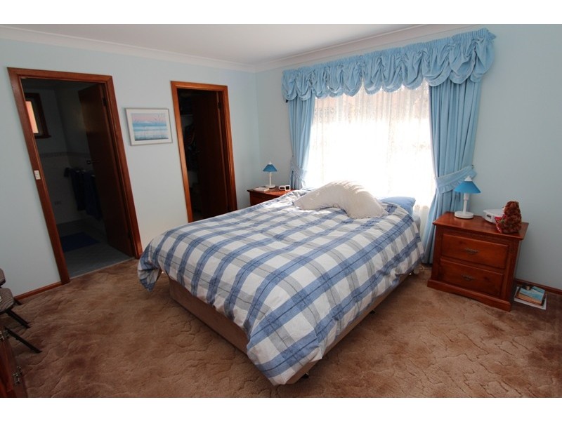 4 Scarborough Place, Bathurst NSW 2795