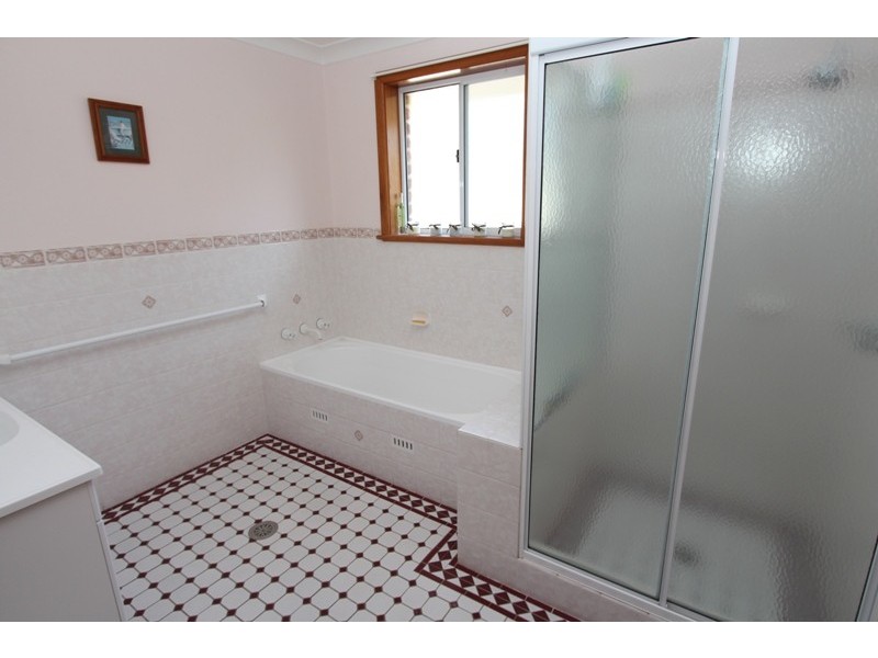 4 Scarborough Place, Bathurst NSW 2795