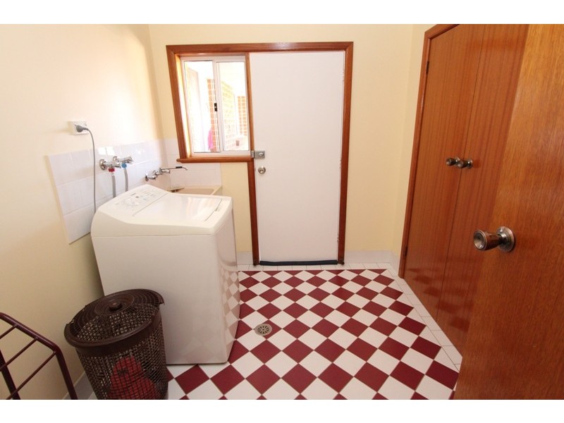 4 Scarborough Place, Bathurst NSW 2795