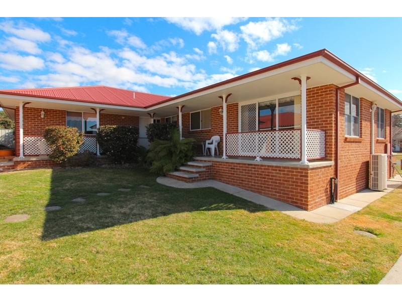 4 Scarborough Place, Bathurst NSW 2795