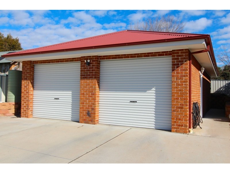 4 Scarborough Place, Bathurst NSW 2795