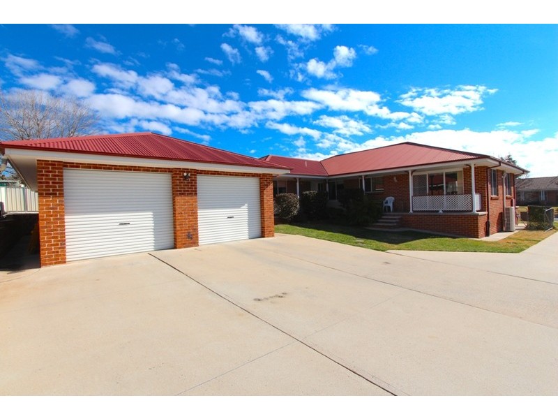 4 Scarborough Place, Bathurst NSW 2795