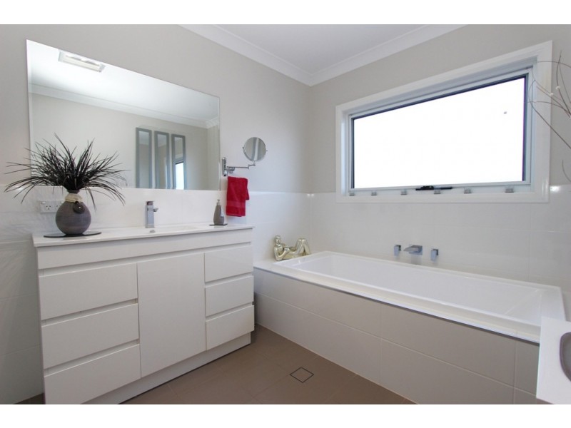 5 Gibsone Drive, Kelso NSW 2795