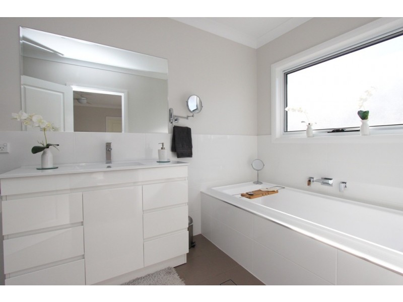 5 Gibsone Drive, Kelso NSW 2795