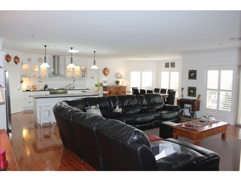 48 Carlyle Avenue, Llanarth NSW 2795