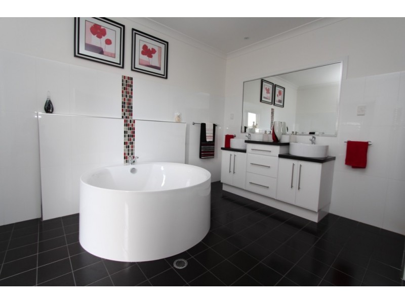 21 Tom Close, Kelso NSW 2795
