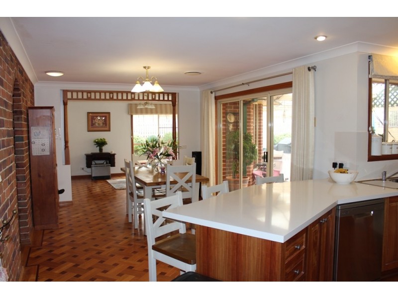 24 Freestone Way, Bathurst NSW 2795