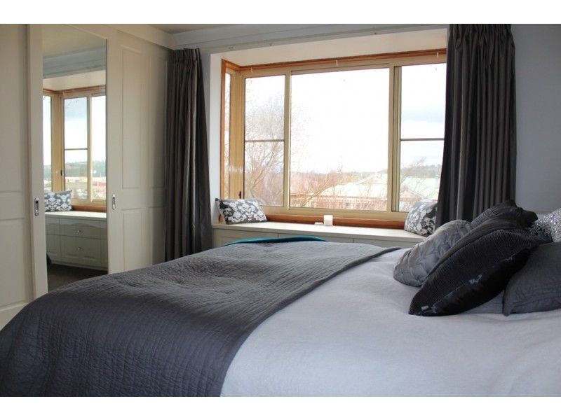 24 Freestone Way, Bathurst NSW 2795