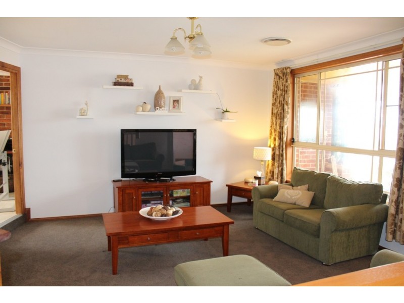 24 Freestone Way, Bathurst NSW 2795