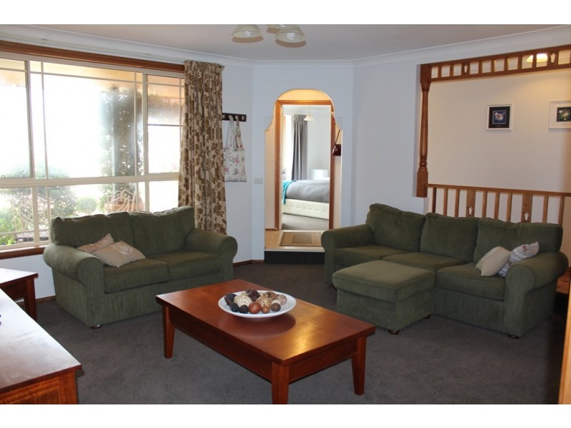 24 Freestone Way, Bathurst NSW 2795