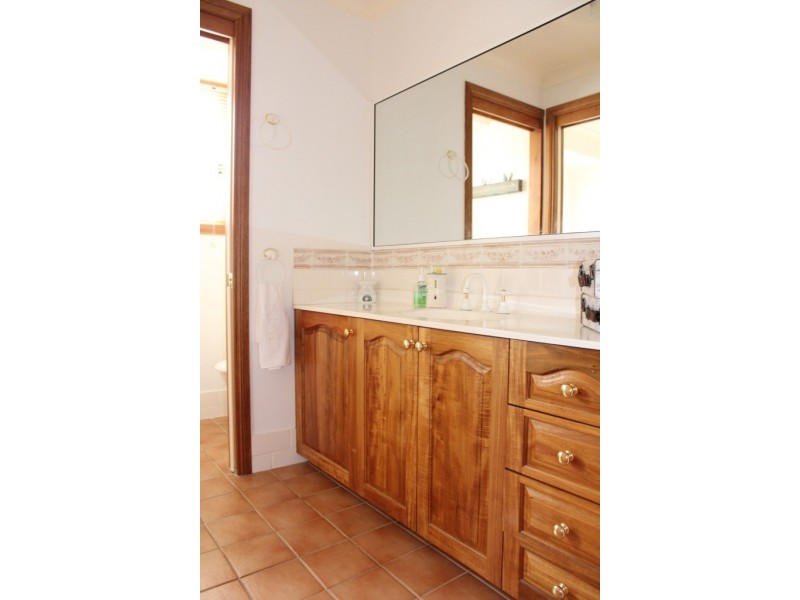 24 Freestone Way, Bathurst NSW 2795