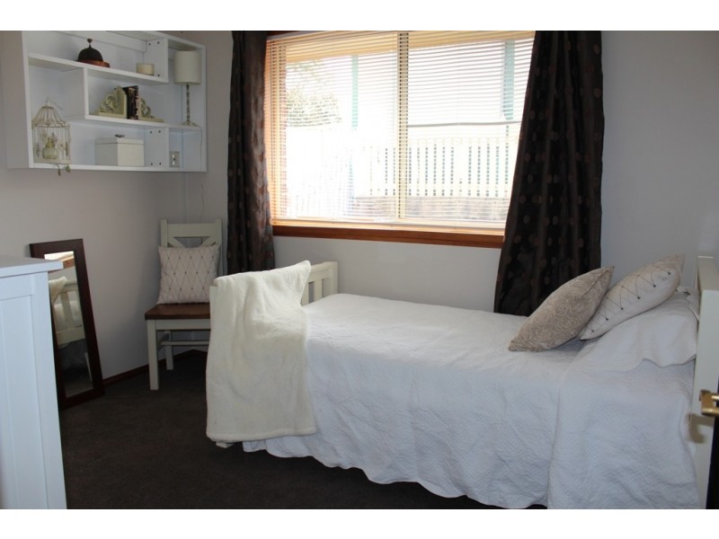 24 Freestone Way, Bathurst NSW 2795