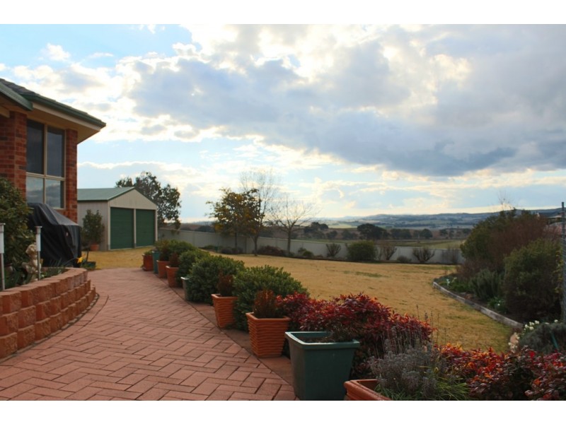 31 Ussher Cres, Windradyne NSW 2795