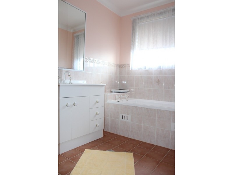 31 Ussher Cres, Windradyne NSW 2795