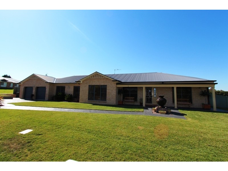 5 Emerald Drive, Kelso NSW 2795