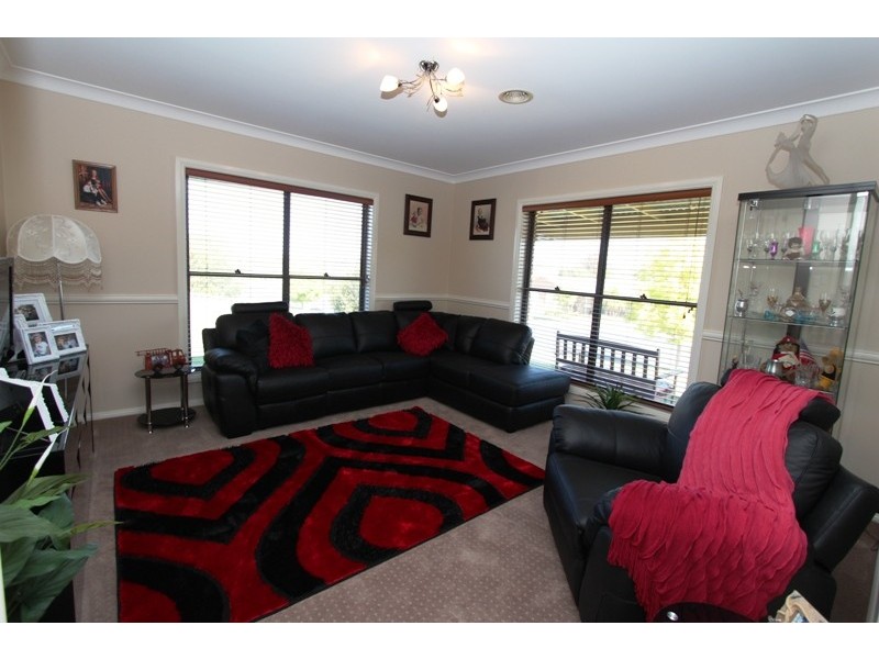 5 Emerald Drive, Kelso NSW 2795