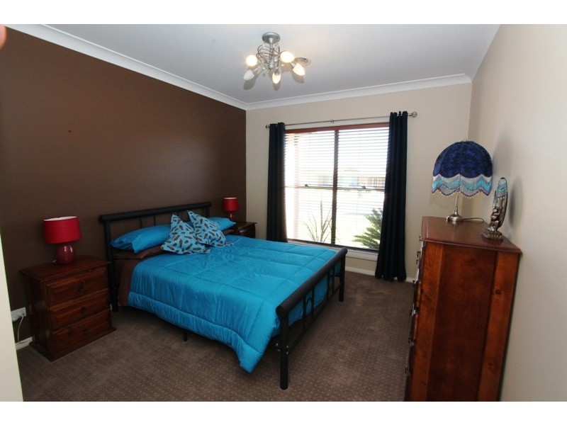 5 Emerald Drive, Kelso NSW 2795